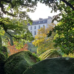 https://vue-imprenable-sur-la-fort-de-huelgoat.inbrittany.com